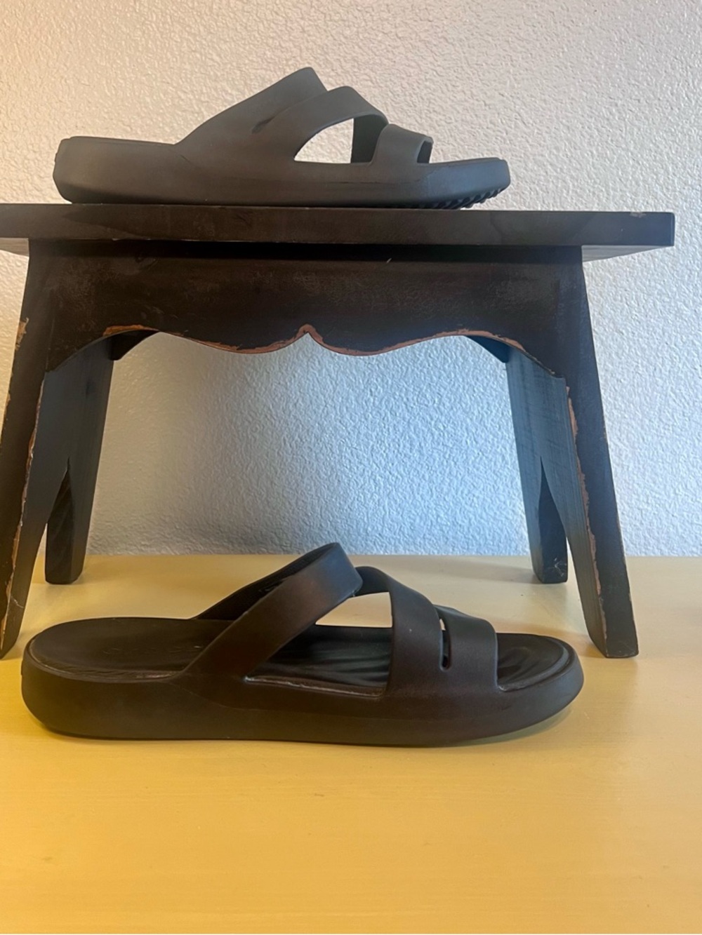 CROCS Women's Black Strappy Slide Sandals - Picture 4 of 6